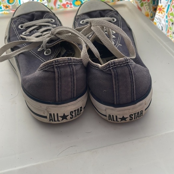 7 women’s blue white low top canvas converse sneakers - Picture 4 of 6